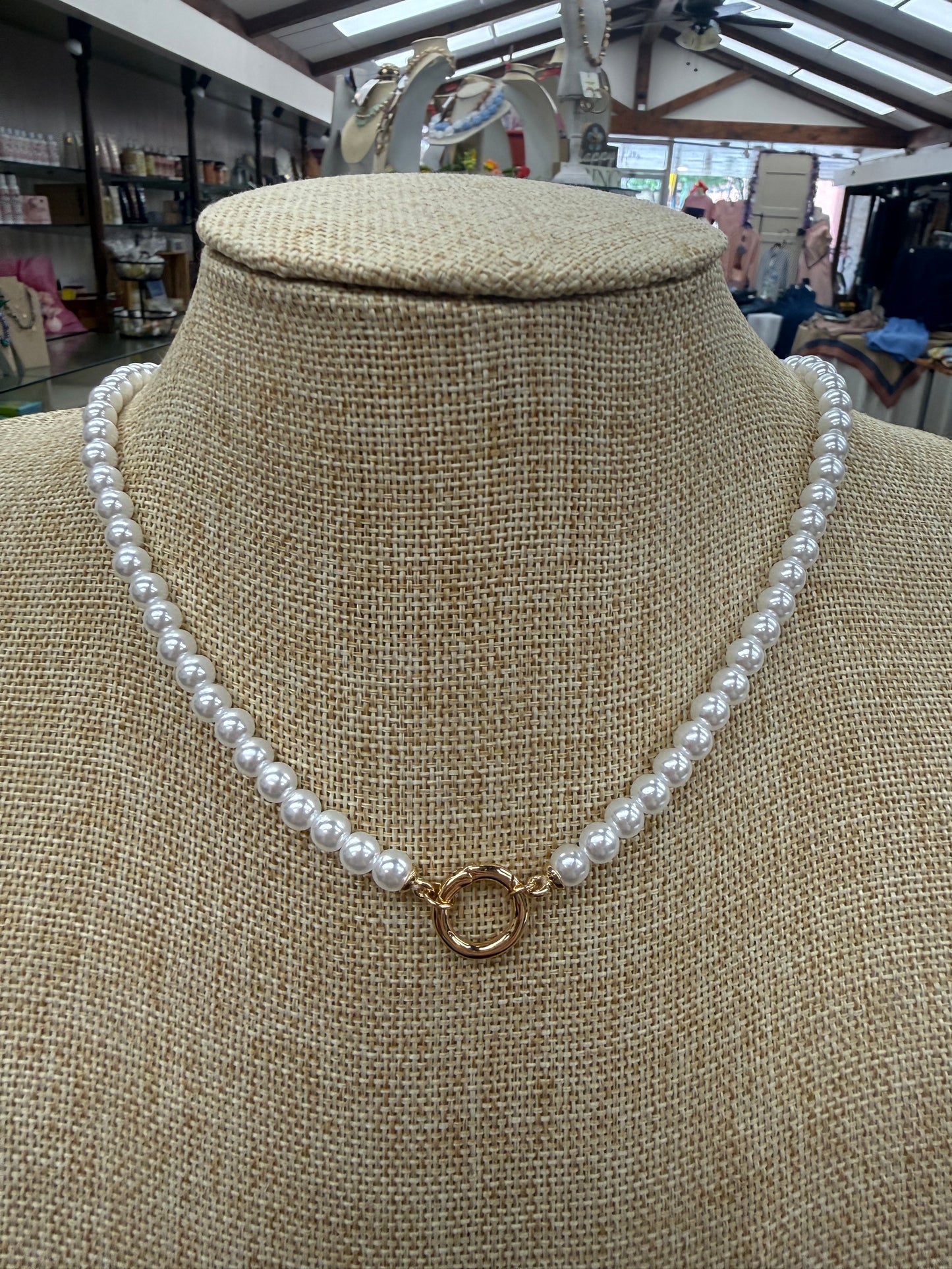 Pearl with Circle Pendant Necklace