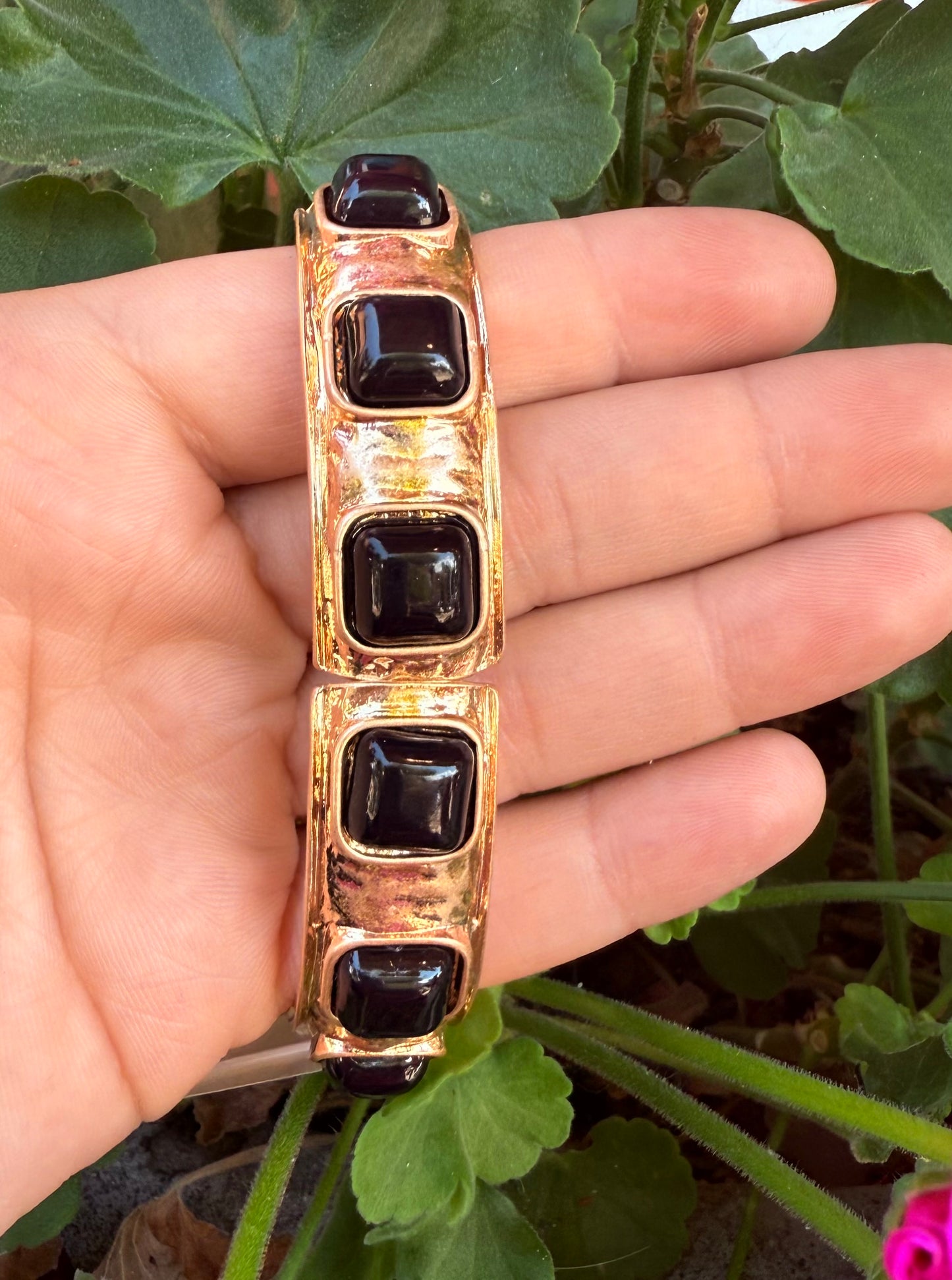 Hammered Gold/Stone Stretch Bracelet