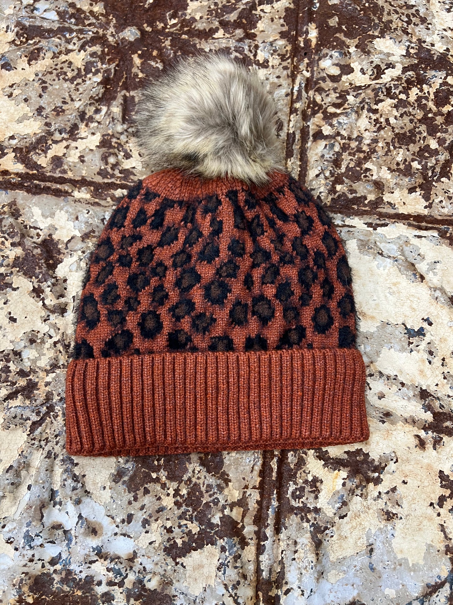 Megan printed beanie w/pom pom & sherpa lining /Pom pom is detachable