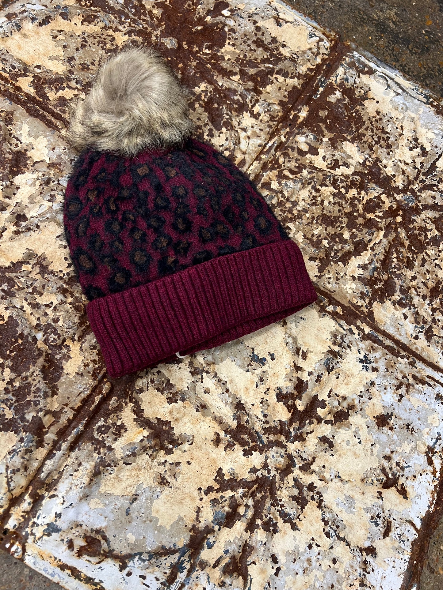 Megan printed beanie w/pom pom & sherpa lining /Pom pom is detachable