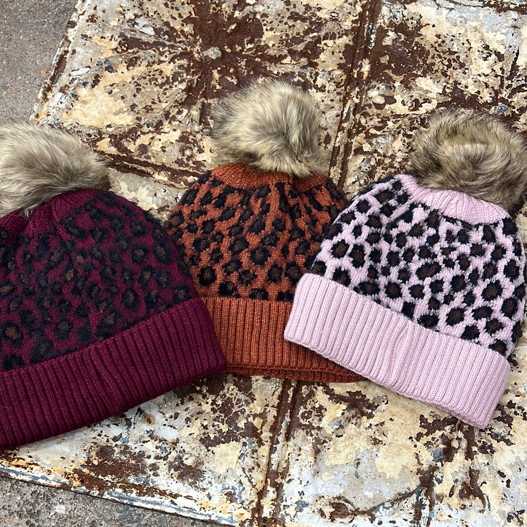 Megan printed beanie w/pom pom & sherpa lining /Pom pom is detachable