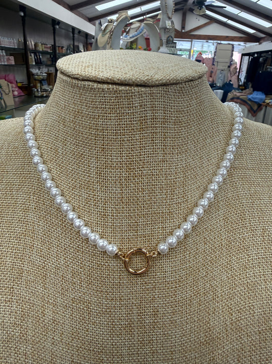 Pearl with Circle Pendant Necklace