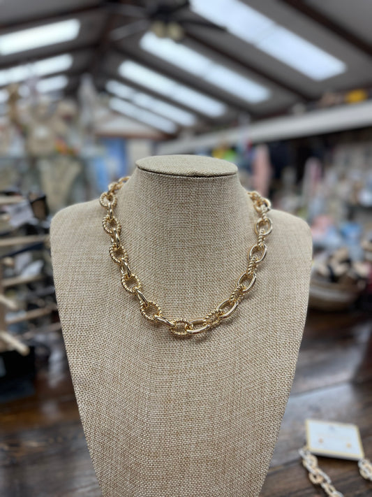 Water Resistant Chunky Oval Necklace